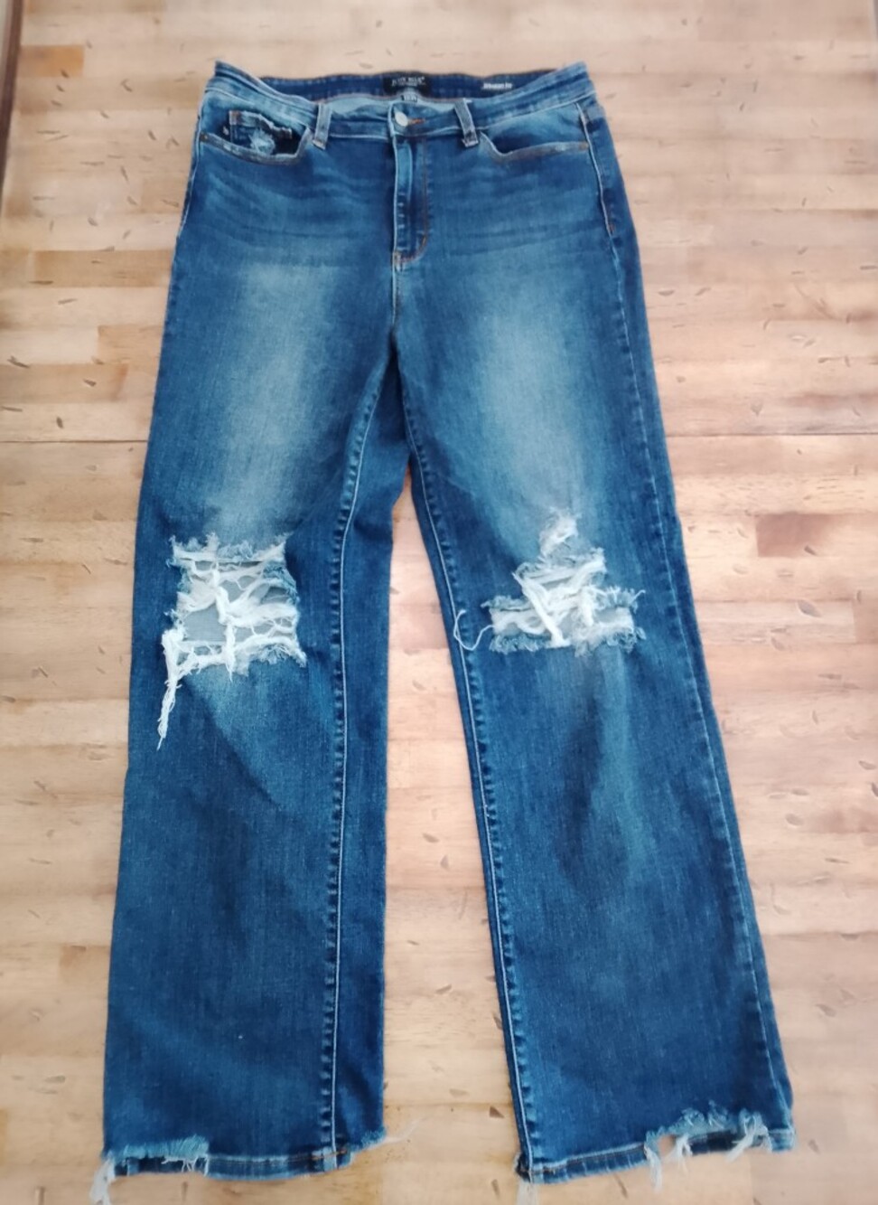 Judy Blue Distressed Straight Fit Jeans in Blue Denim 13/31